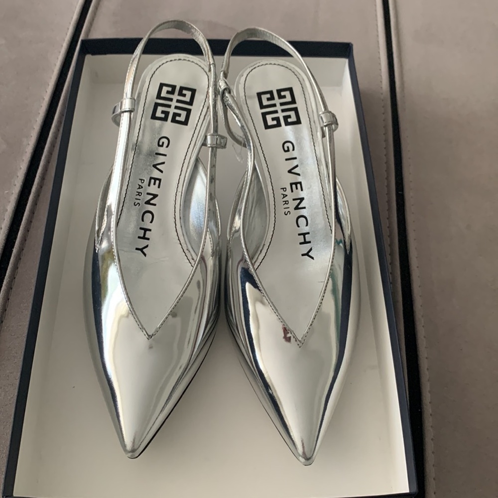 🎉HP🎉 Givenchy NWOT Leather Mirror Kitten Sling Back Pumps size Eur 36